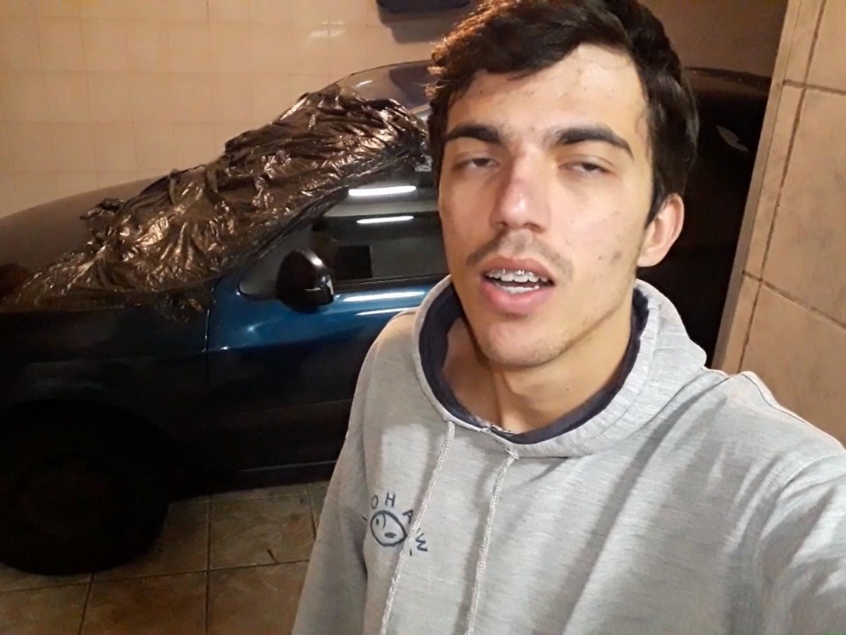 Pegando carro de pobre emprestado